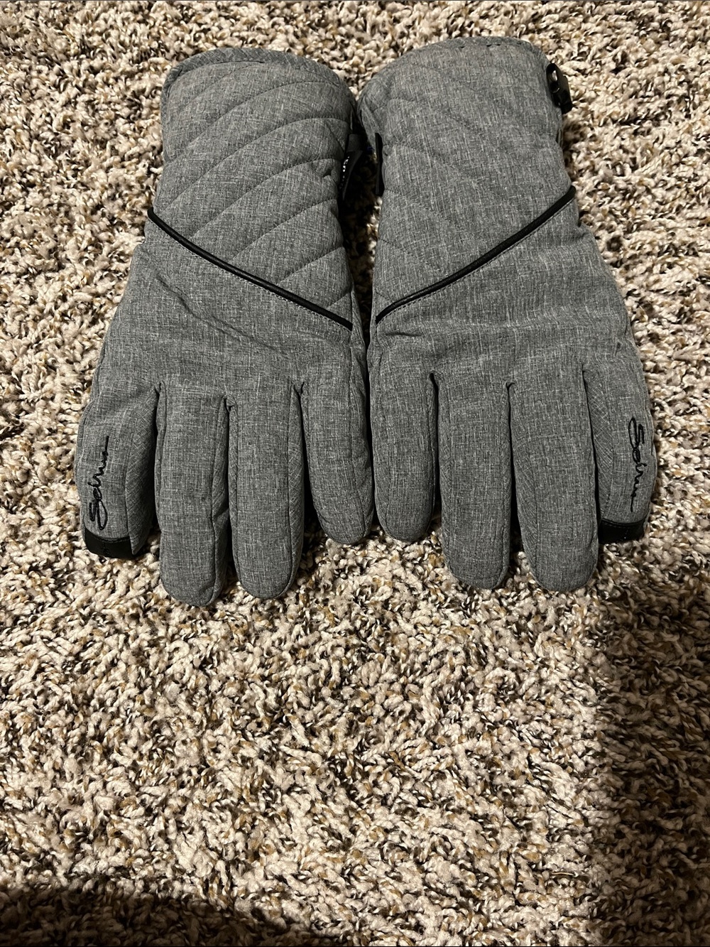 Women's Gray Winter Gloves with Touchscreen-Friendly Tips- Like New